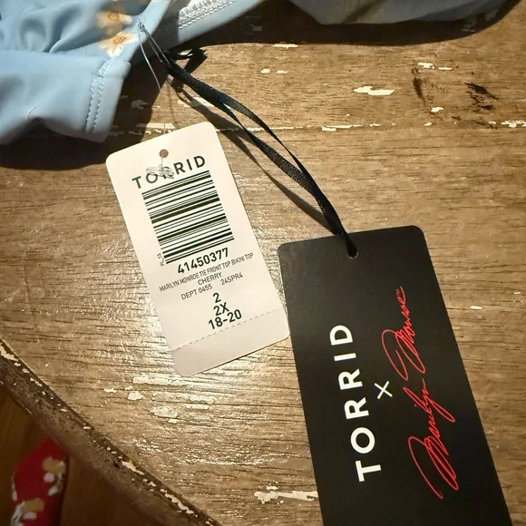 COPY - NWT Torrid Marylin Monroe Bikini Top - Picture 6 of 7